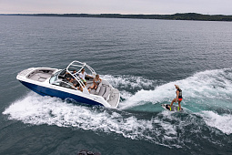Four Winns HD3 Surf
